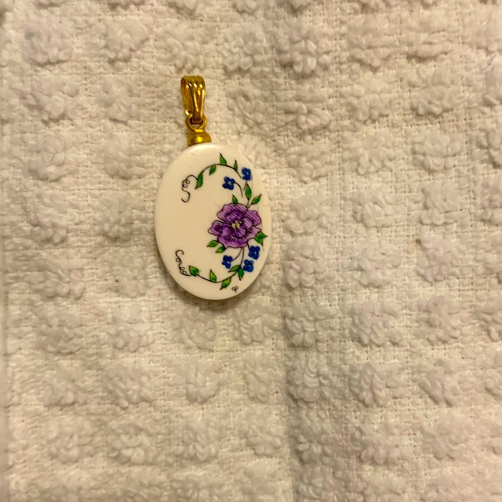 Pendant with Flower Motif